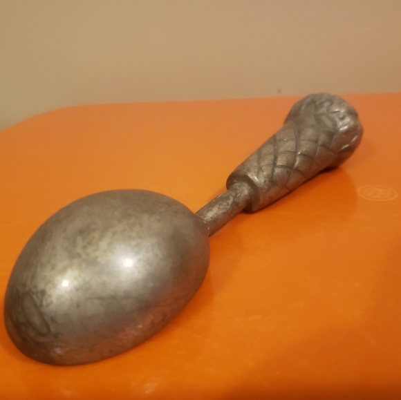 Vintage Metal Ice Cream Scoop - Picture 2 of 4